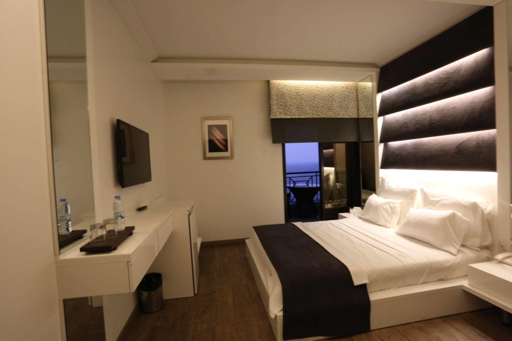 Luxor Hotel Jounieh Extérieur photo