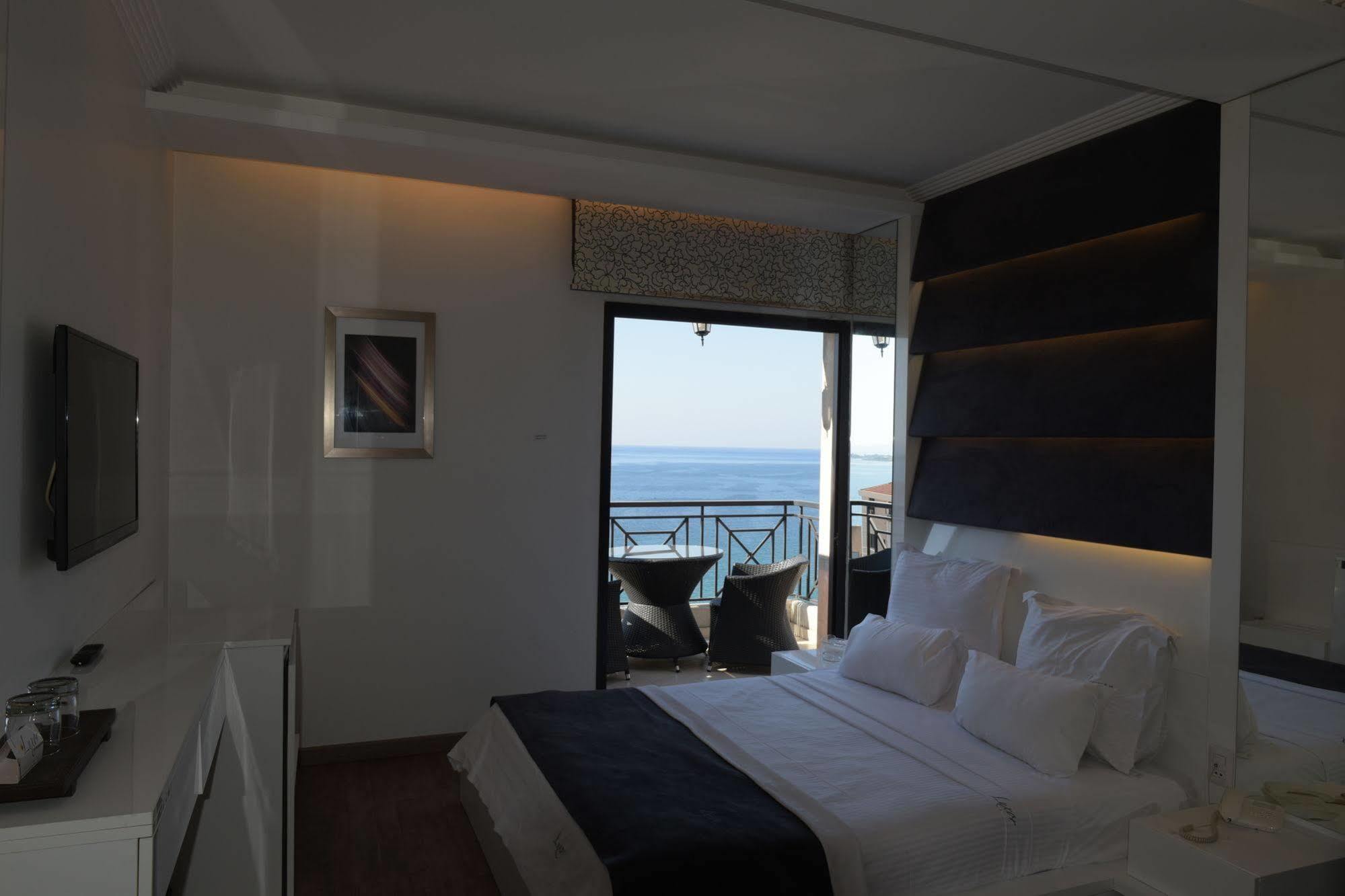 Luxor Hotel Jounieh Extérieur photo