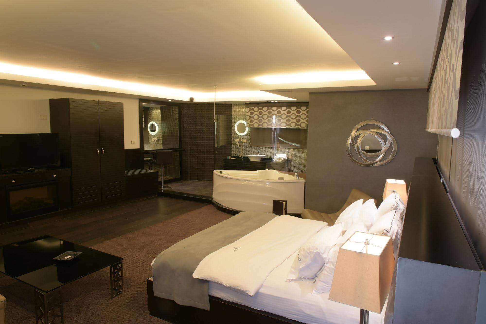 Luxor Hotel Jounieh Extérieur photo